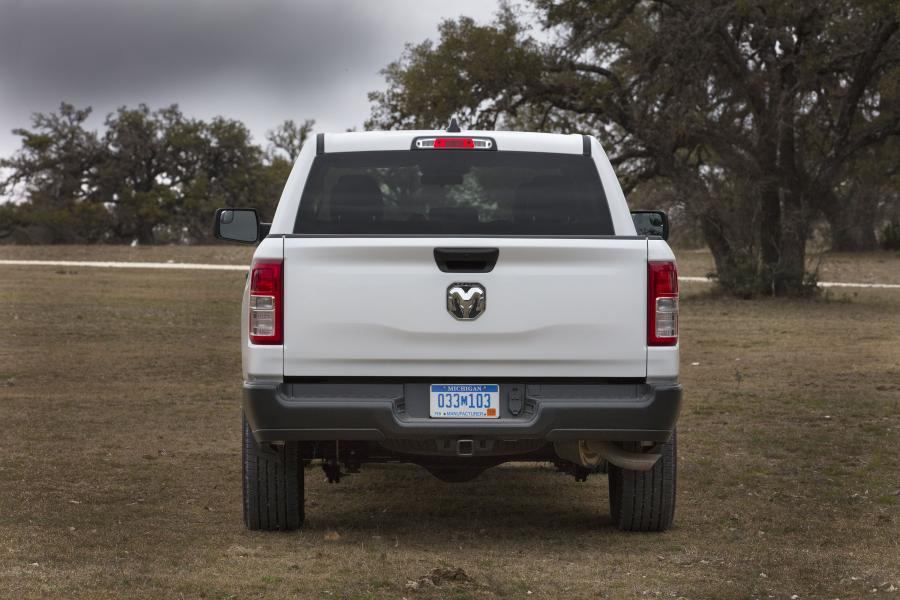  Dodge Ram 1500 Tradesman Crew Cab (DT) 2018 года  (фото 4 из 7)
